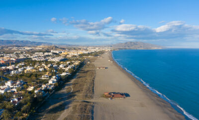 Puesta a punto 2026: Cómo preparar tu vivienda en el Levante Almeriense para la temporada alta